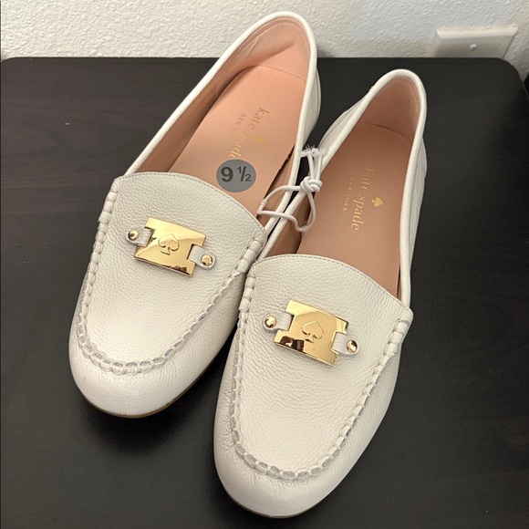 kate spade Shoes - NEW Kate Spade Sz 9.5B Ivory Leather Loafers With Gold Logo
